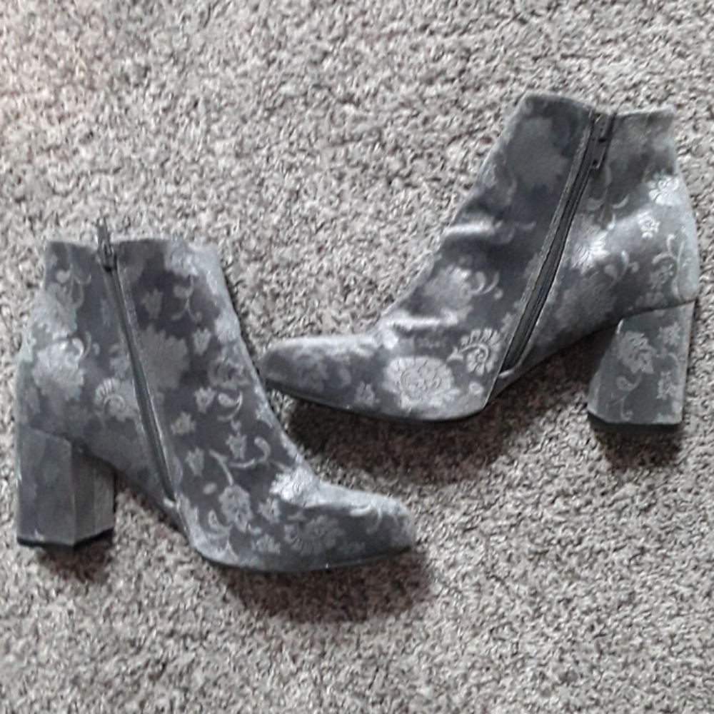 Diba Brocade velvet fabric boots size 7.5